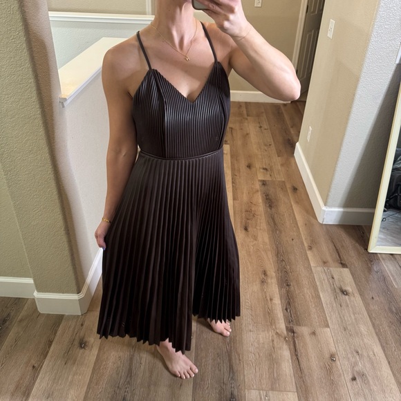 Banana Republic faux leather pleated dress - Picture 17 of 17